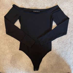 Long Sleeve Off The Shoulder Abercrombie & Fitch Bodysuit
